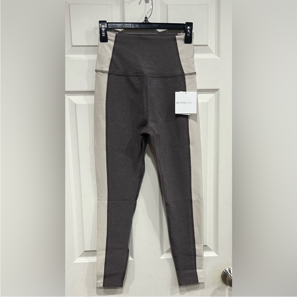 Beyond Yoga Women's Medium Spacedye Vitality Colorblock Legging Tan Cream NWT